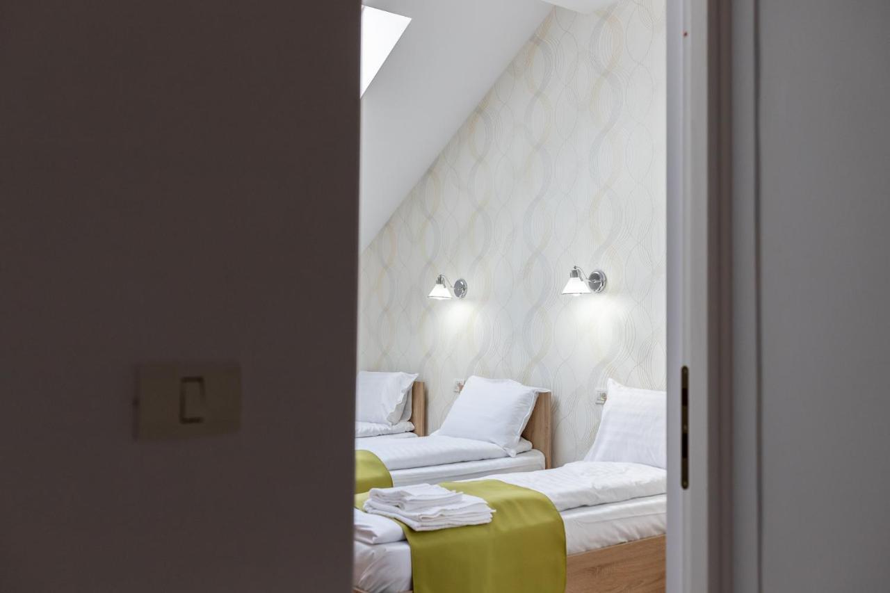 Marconi Guesthouse Hunedoara Eksteriør bilde