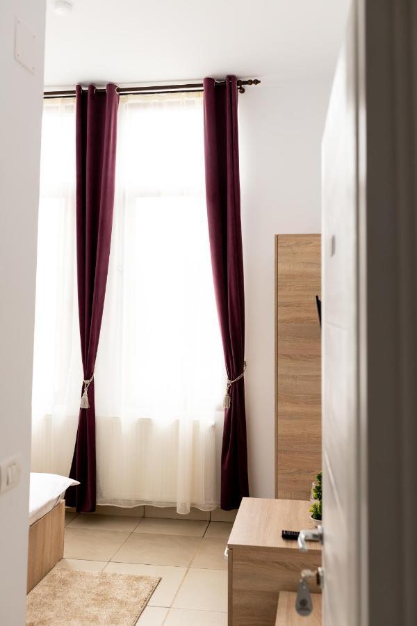 Marconi Guesthouse Hunedoara Eksteriør bilde