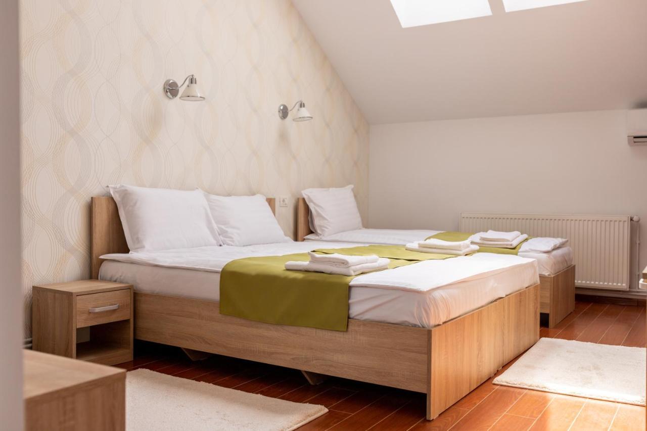 Marconi Guesthouse Hunedoara Eksteriør bilde
